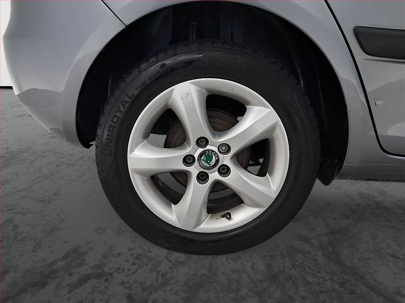 Škoda Fabia (2012) Ambiente 1.2 TSI, Serv.kniha - fotka 15 z 17