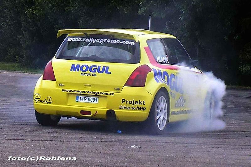 Jiří Hladík se svým zbrusu novým vozem Renault Clio Rally5 Phase II.