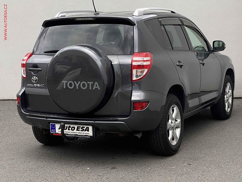 Toyota RAV4 (2010) 2.2D-4D 4x4, AC, výhřev sed. - fotka 4 z 19