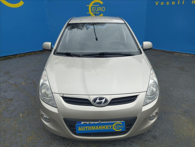 Hyundai i20 1,3 57 KW 1.MAjitelka ČR - fotka 2 z 15