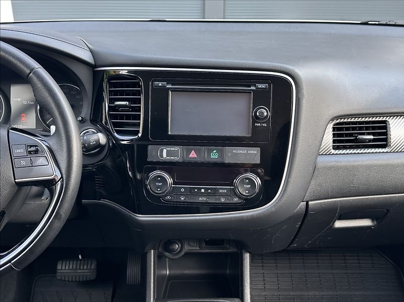 Mitsubishi Outlander 2,0 150PS  Intense A/T 4x4 - fotka 25 z 53