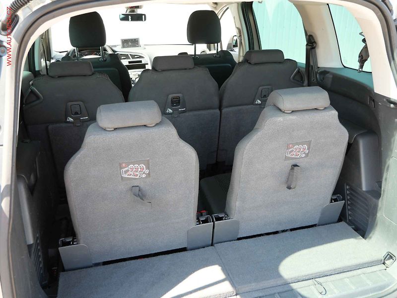 Peugeot 5008 (2015) 1.6 BlueHDi, ČR, Allure, navi - fotka 12 z 21