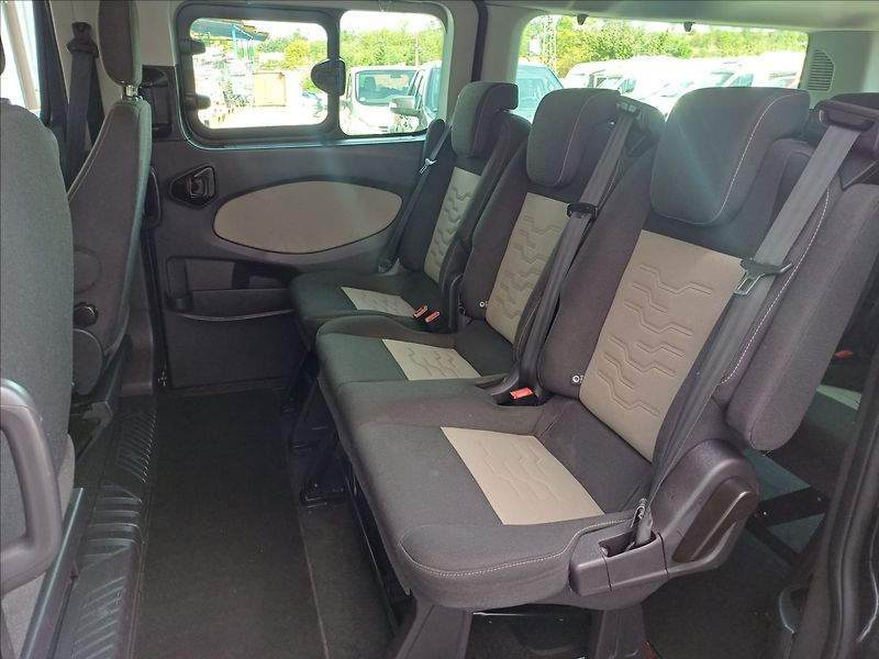 Ford Tourneo Custom 2,2 Titanium,L2,1maj,motor 119 - fotka 20 z 28