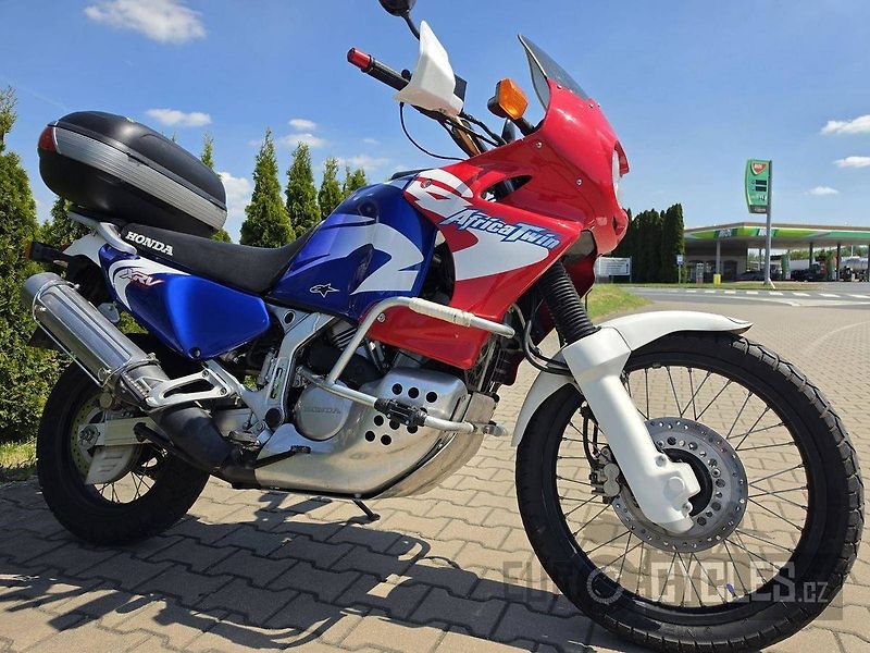 Honda XRV 750 Africa Twin (2001) - fotka 2 z 18