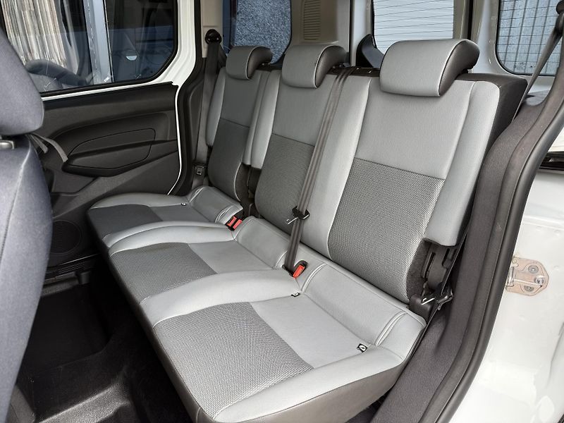 Ford Transit Connect 1,6 TDCi 5 míst Klima/Navi - fotka 17 z 32