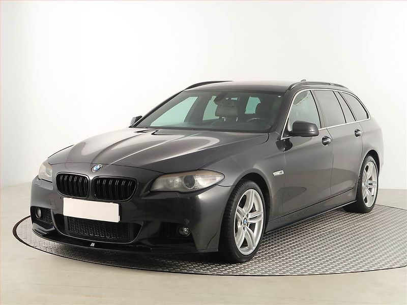 BMW Řada 5 (2011) M Paket 520d, Automat, Navi - fotka 2 z 19