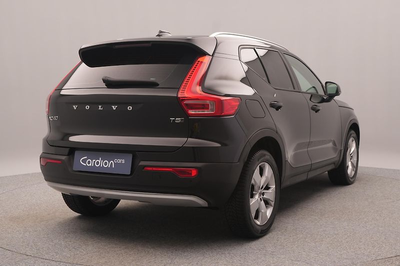 Volvo XC40 T5 AWD MOMENTUM PRO AUT - fotka 9 z 41
