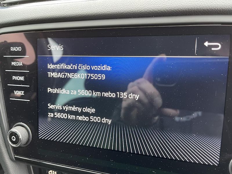 Škoda Octavia 1.6 TDi 85kW Dsg STYLE+ DPH ČR - fotka 37 z 39
