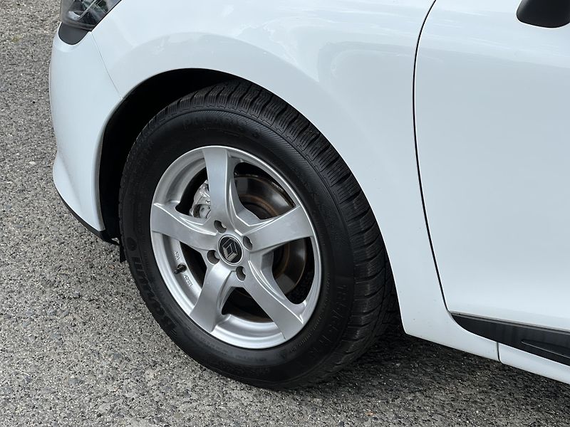 Renault Clio 1.2i 16v NAVI KLIMA PŮVOD ČR - fotka 36 z 39