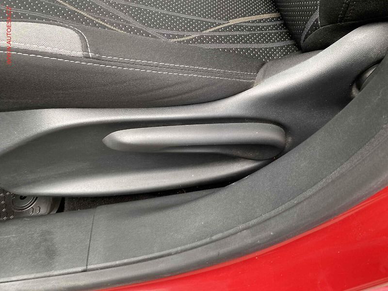 Peugeot 208 (2014) 1.2i, 1.maj,ČR, servis.kniha - fotka 14 z 17