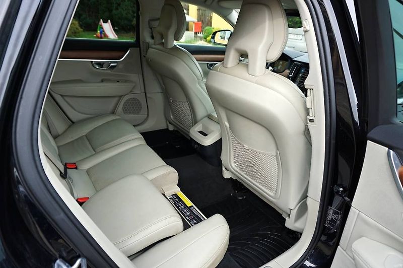 Volvo V90 (2019) INSCRIPTION POLESTAR 2,0 D5 17 - fotka 21 z 53