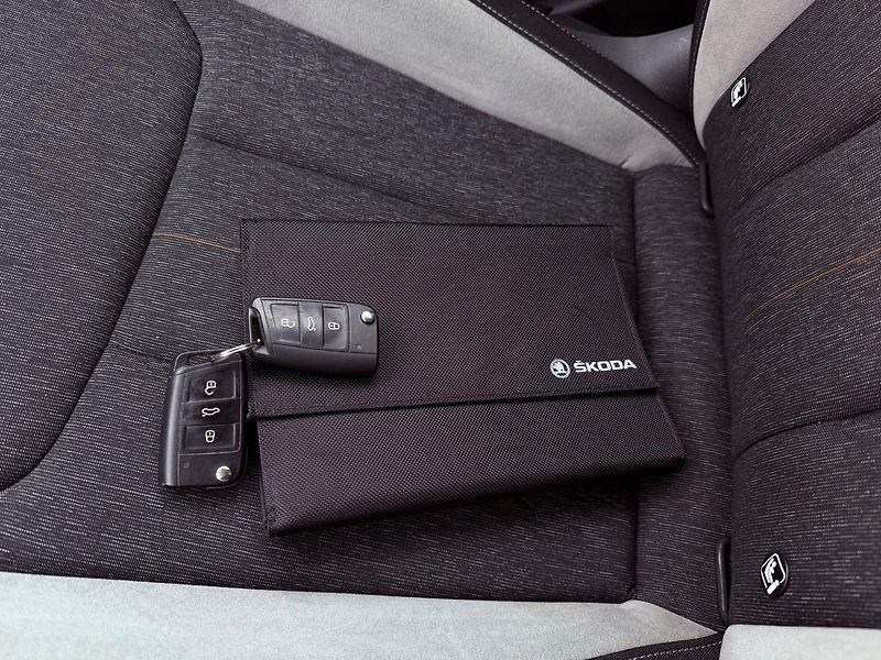 Škoda Kamiq 1.0 TSi Style DSG, Serviska - fotka 33 z 35