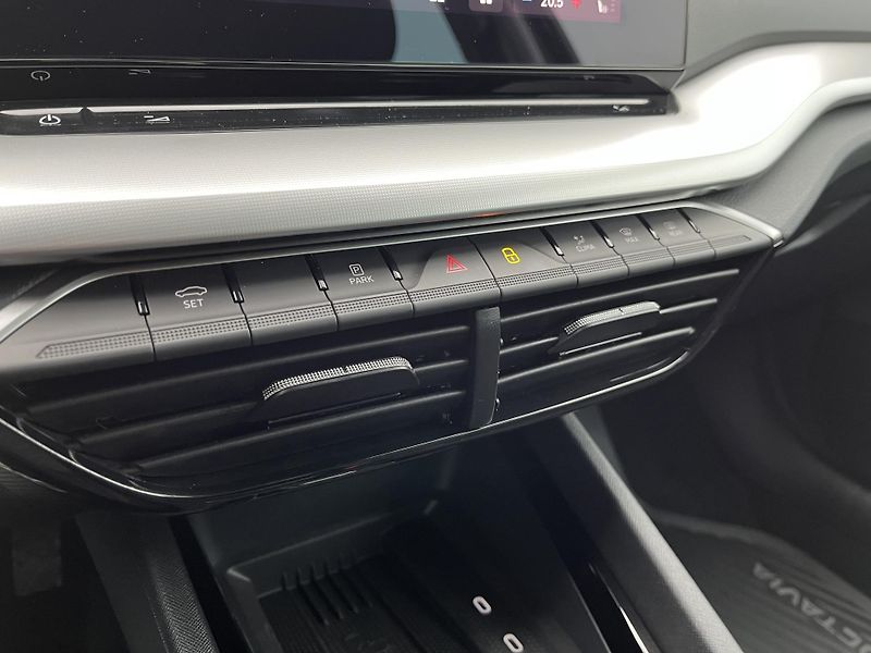 Škoda Octavia 2.0TDI DSG SELECT 110kW - fotka 18 z 21