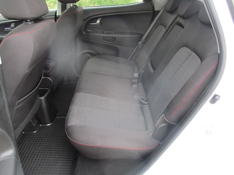 Kia Venga 1.6i 91kW AUTOMAT*NAVI*VÝHŘEV - fotka 44 z 50