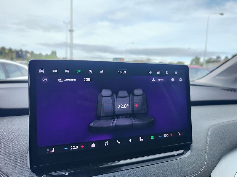 Škoda Enyaq EV/55 kWh/125kW Tour 50 - fotka 26 z 36