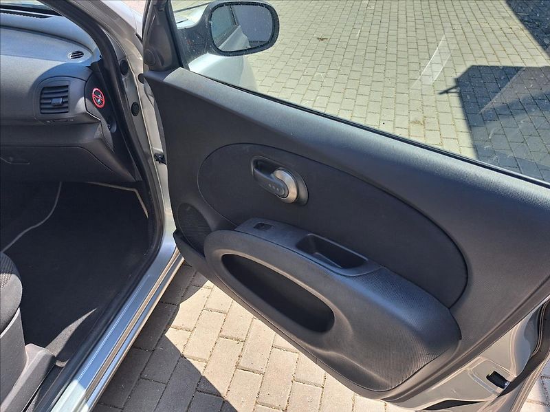 Nissan Micra 1,2 i Visia - fotka 36 z 40