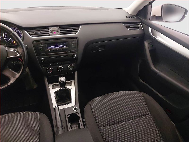 Škoda Octavia (2013) Ambition 2.0 TDI, Serv.kniha - fotka 8 z 16
