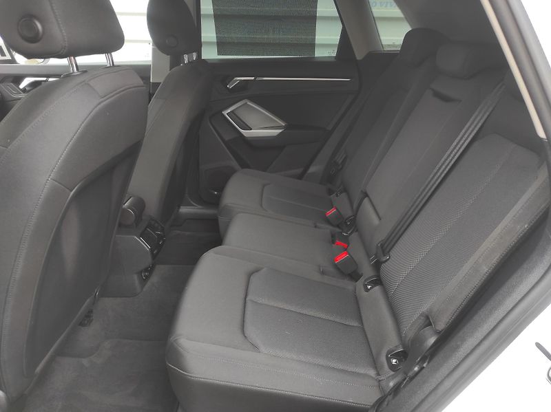 Audi Q3 1.5 35TFSI S tronic - fotka 13 z 52