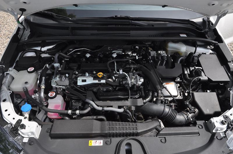 Toyota Corolla 2.0 Hybrid 112kW KOMBI - fotka 9 z 17