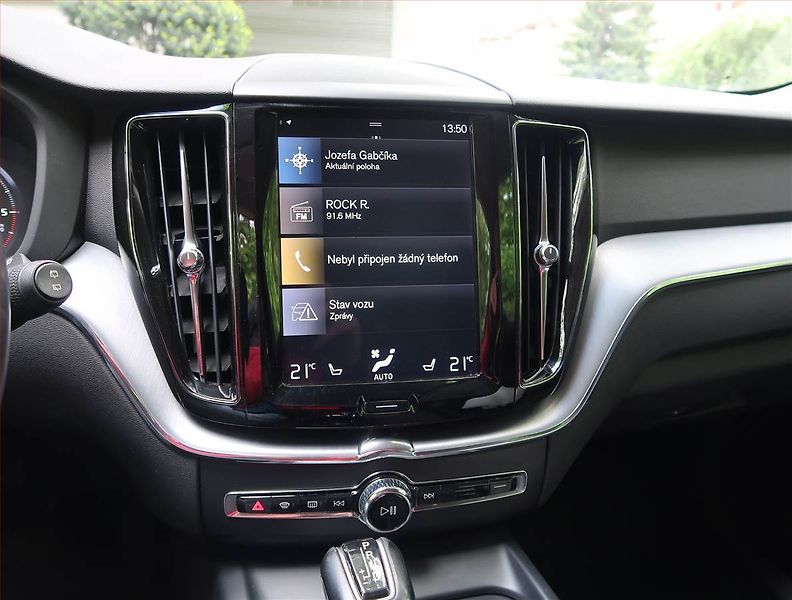 Volvo XC60 (2019) D4 - fotka 12 z 27