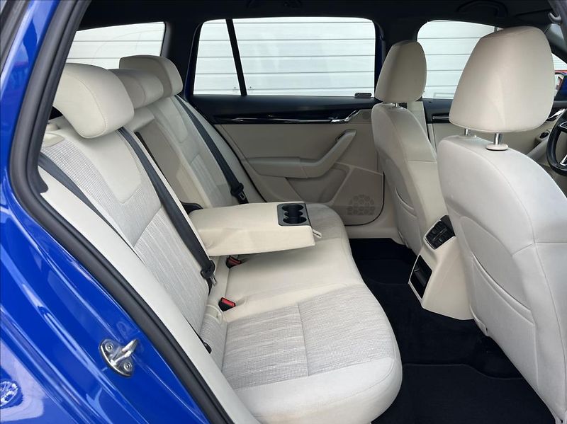 Škoda Octavia 2,0 TDi DSG STYLE nové rozvody - fotka 17 z 39