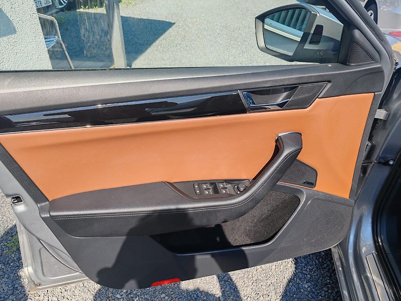 Škoda Superb 2.0 TDI Laurin & Klement 4x4  - fotka 10 z 40