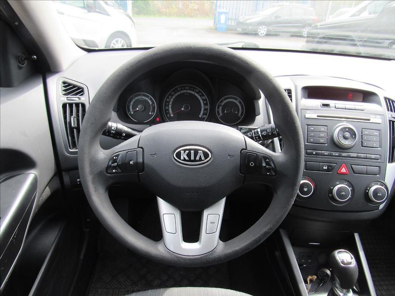 Kia Ceed 1,6 CRDi 66KW Combi - fotka 12 z 25