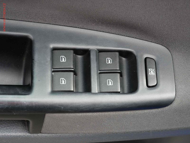 Volkswagen Polo (2004) 1.2 HTP, ČR, STK4/28 - fotka 11 z 14
