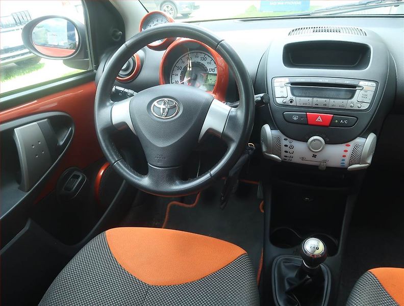 Toyota Aygo (2013) 1.0 VVT-i, Park. senzory - fotka 7 z 13
