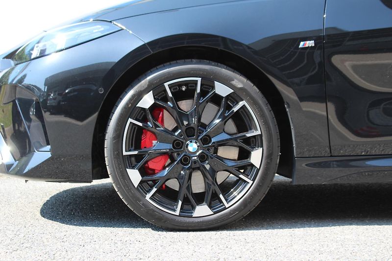BMW Řada 1 M135 xDrive - fotka 6 z 23