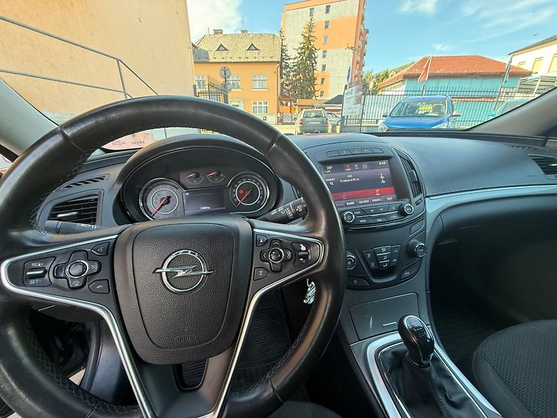 Opel Insignia (2015) 2.0 CDTi  Kombi - fotka 10 z 17