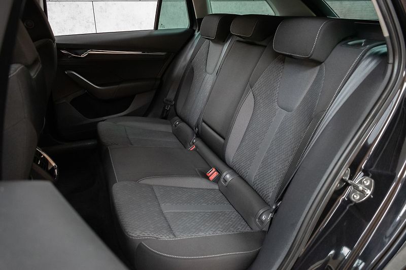 Škoda Octavia 2.0 TDI KAMERA*KESSY*ACC*DPH* - fotka 11 z 39