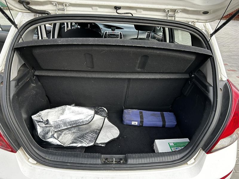 Hyundai i20 1.3 /63kW - fotka 15 z 16