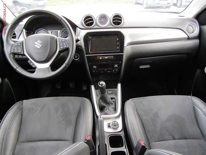 Suzuki Vitara (2017) 1.6VVT 4x4, 1.maj,ČR, LED - fotka 8 z 18