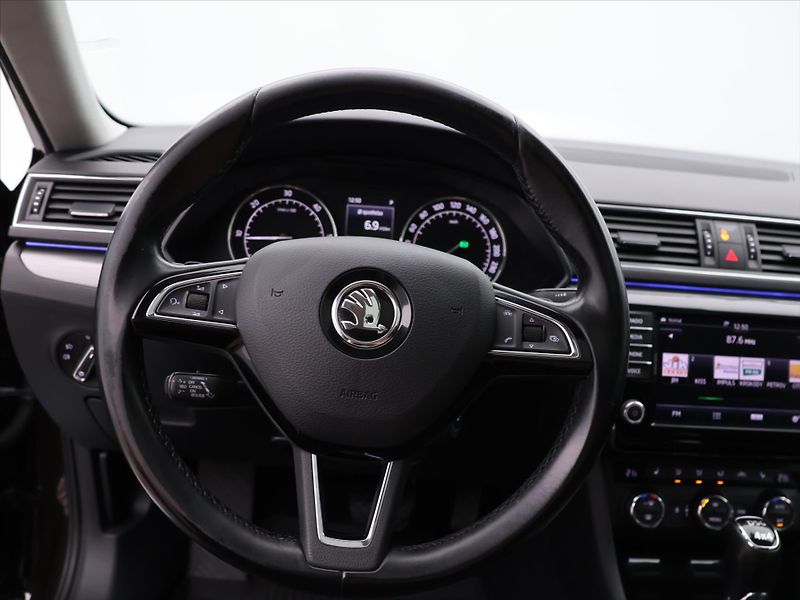 Škoda Superb 2.0 TDI 140kW 4x4 Style CZ - fotka 18 z 40