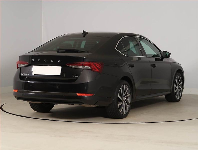 Škoda Octavia (2022) Style Plus 2.0 TSI, DSG,4x4 - fotka 5 z 21