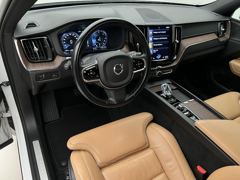 Volvo XC60 B4 AWD INSCRIPTION AUT 1.maj. - fotka 4 z 39