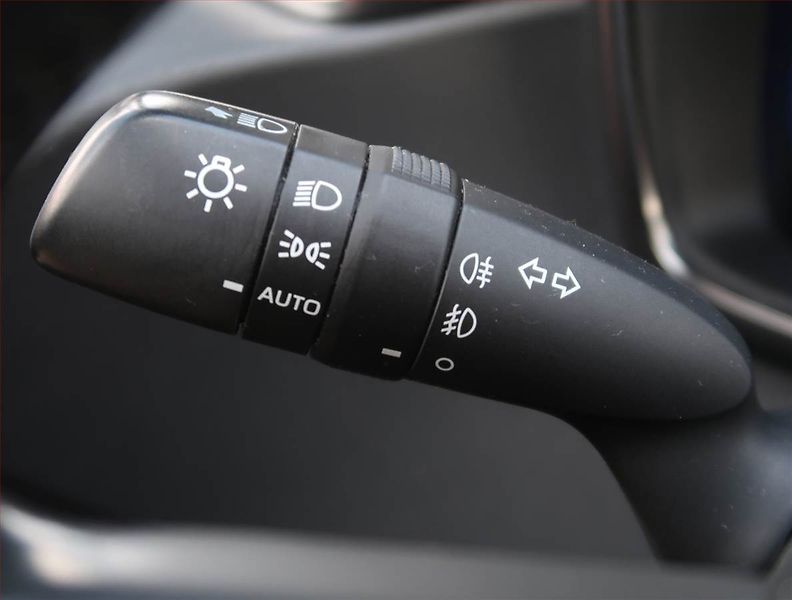 Toyota Corolla (2019) Comfort 1.8 Hybrid, Automat - fotka 17 z 23