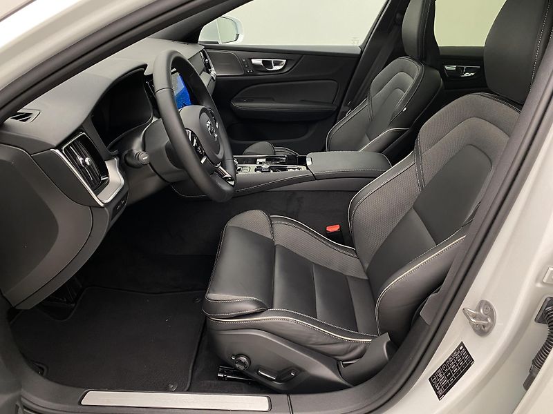Volvo V60 T6 AWD RECHARGE REZERVACE - fotka 2 z 54