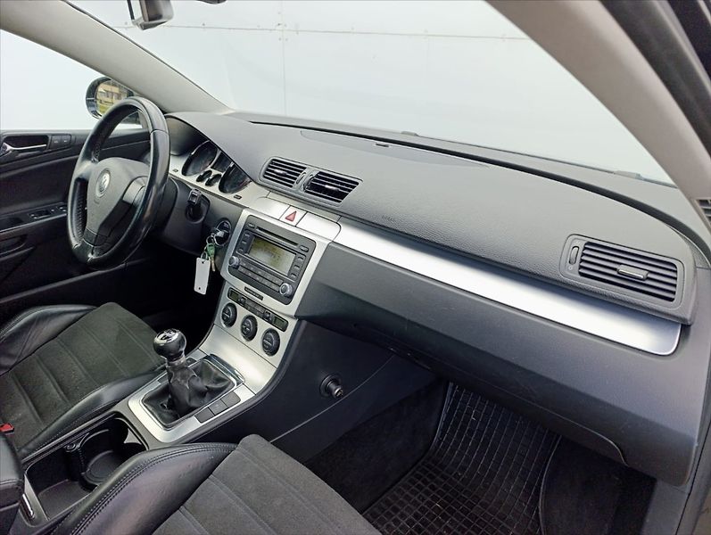 Volkswagen Passat 2,0 TDi Bi-xenon,Kůže,Tempomat - fotka 26 z 30