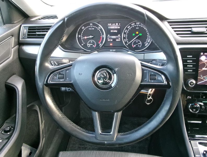Škoda Superb 2.0 TDI NAVI AUTOKLIMA  - fotka 17 z 35