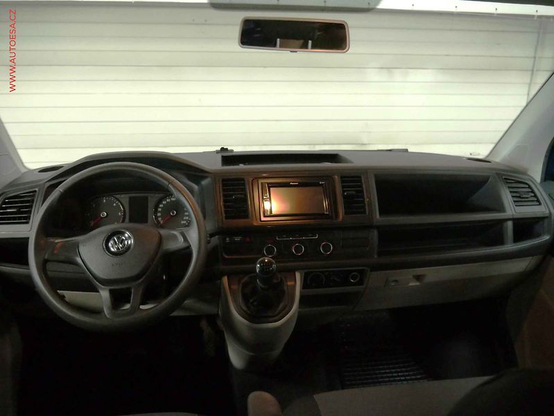 Volkswagen Transporter (2016) 2.0TDi 9míst, ČR, 110kW, AC - fotka 8 z 19