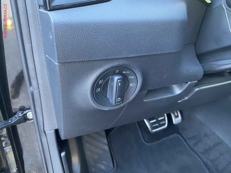 Škoda Karoq (2020) 1.5 TSi, ČR, SportLine, DSG - fotka 15 z 20
