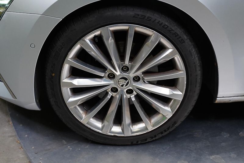 Škoda Superb - fotka 10 z 28