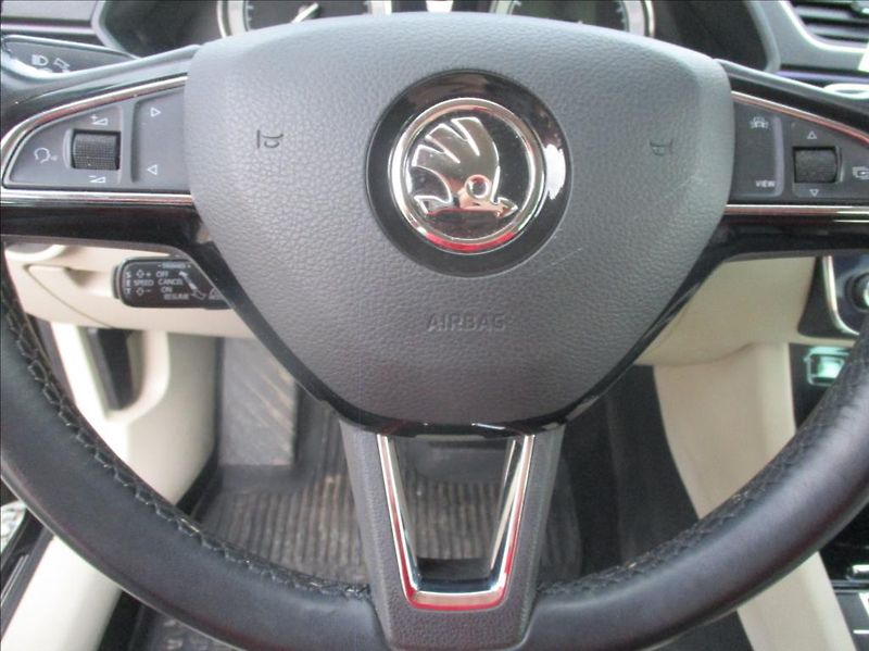 Škoda Superb 2,0 TDI, L&K,serv.historie,CZ - fotka 36 z 46