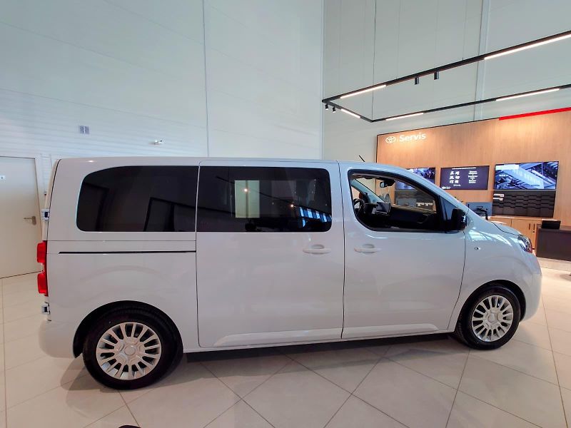 Toyota ProAce Verso L1, Full Electric (50kWh) (136 - fotka 4 z 10