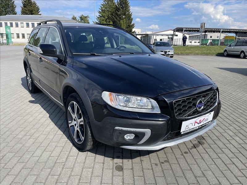 Volvo XC70 2,4 D5 Geartronic Momentum AWD - fotka 34 z 35