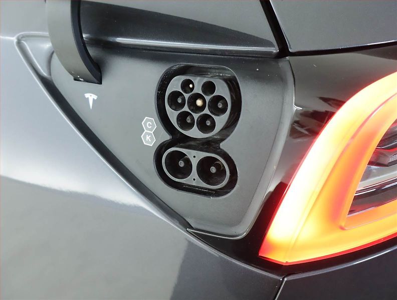 Tesla Model Y (2022) Long Range AWD 79kWh, SoH 90% - fotka 20 z 21