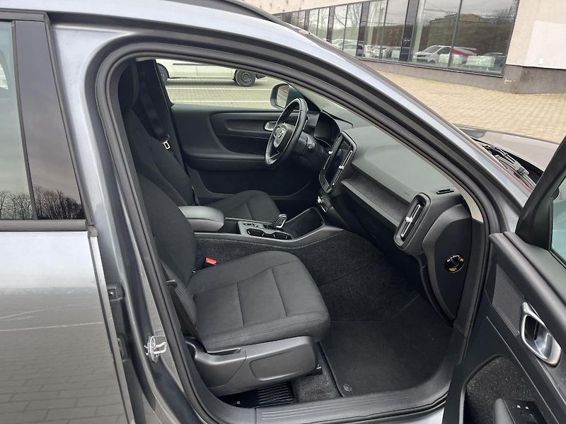 Volvo XC40 D3 Automat ČR 1.majitel - fotka 26 z 45