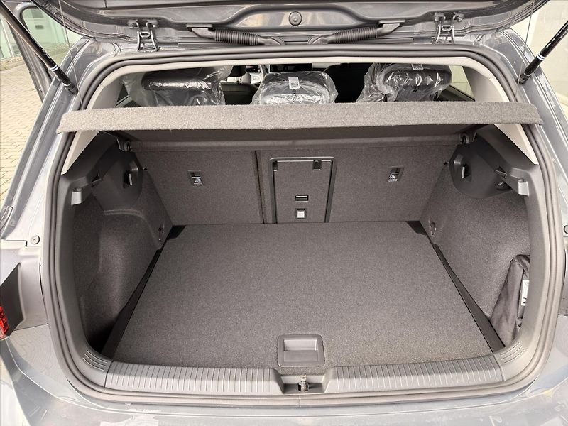 Volkswagen Golf (2025) 1,5 TSI 85kW 6G  People - fotka 12 z 20